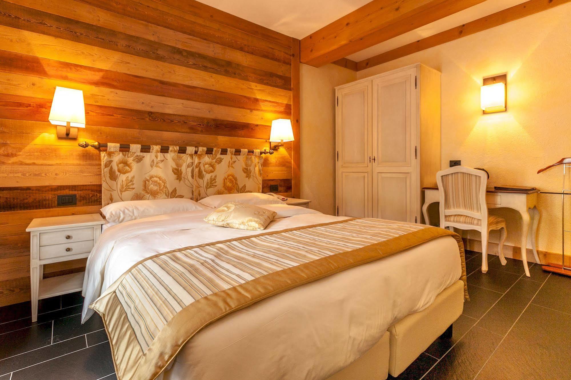 Hotel Lo Scoiattolo กูร์มาเยอร์ ภายนอก รูปภาพ