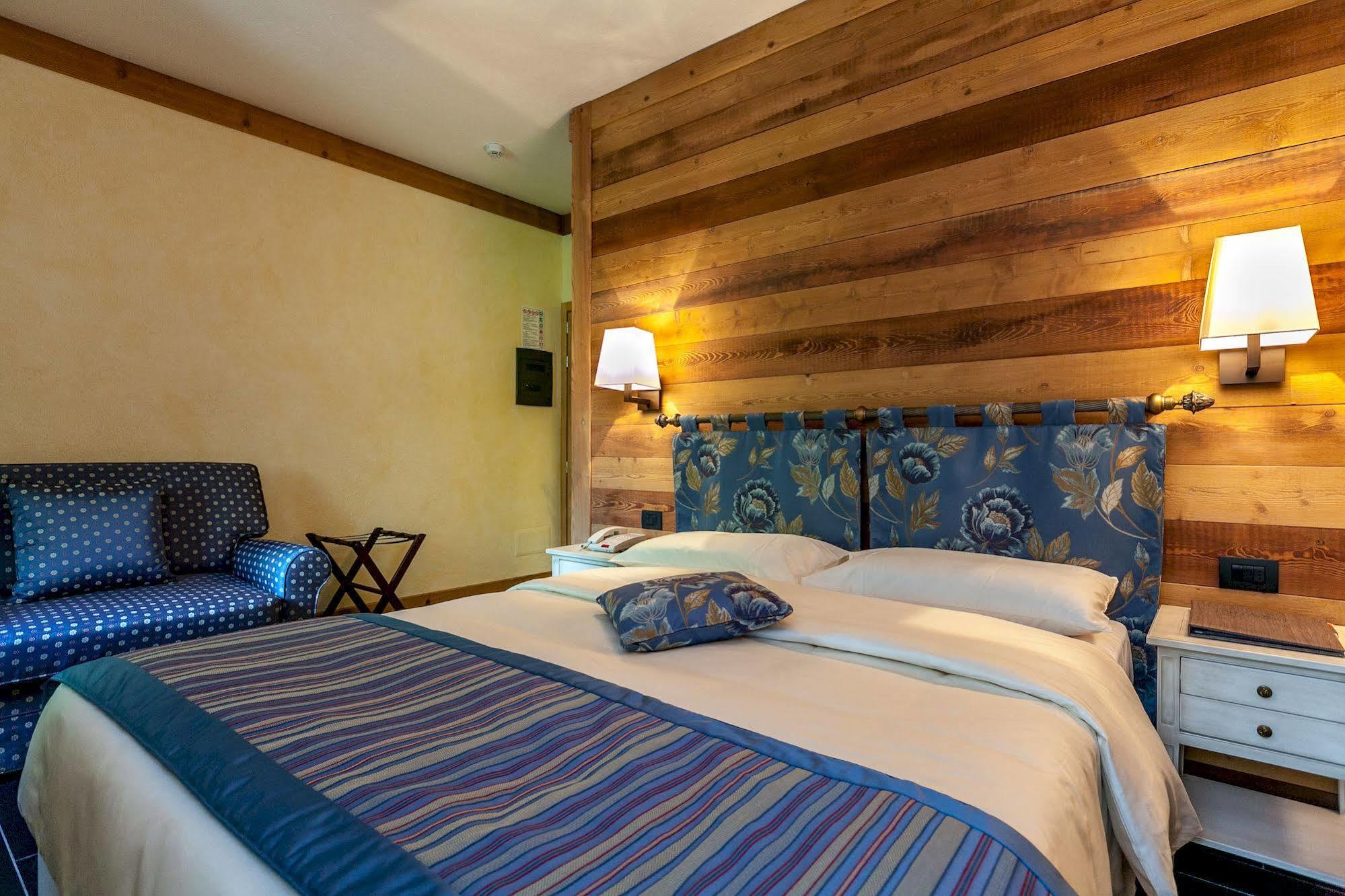 Hotel Lo Scoiattolo กูร์มาเยอร์ ภายนอก รูปภาพ