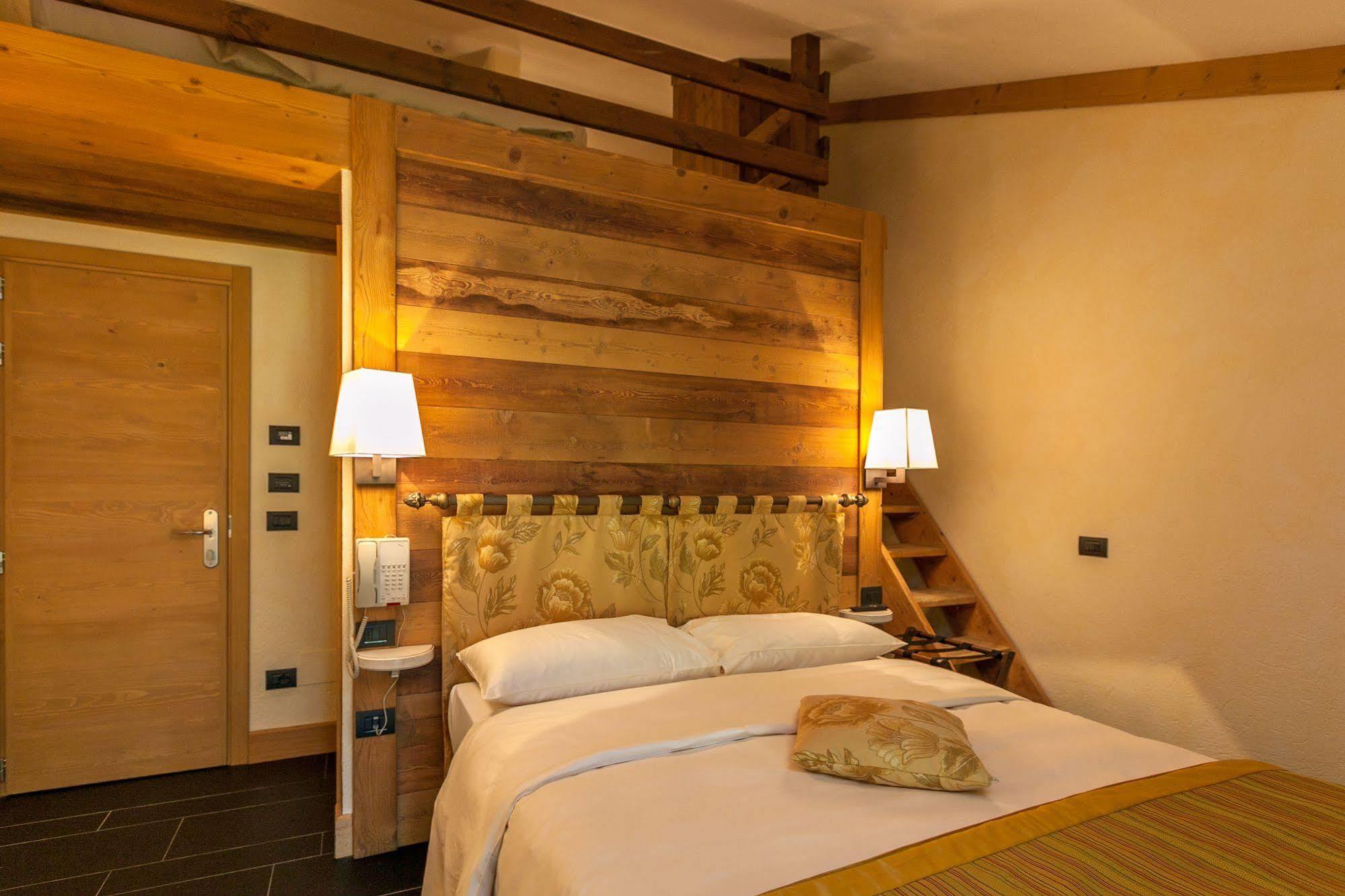 Hotel Lo Scoiattolo กูร์มาเยอร์ ภายนอก รูปภาพ