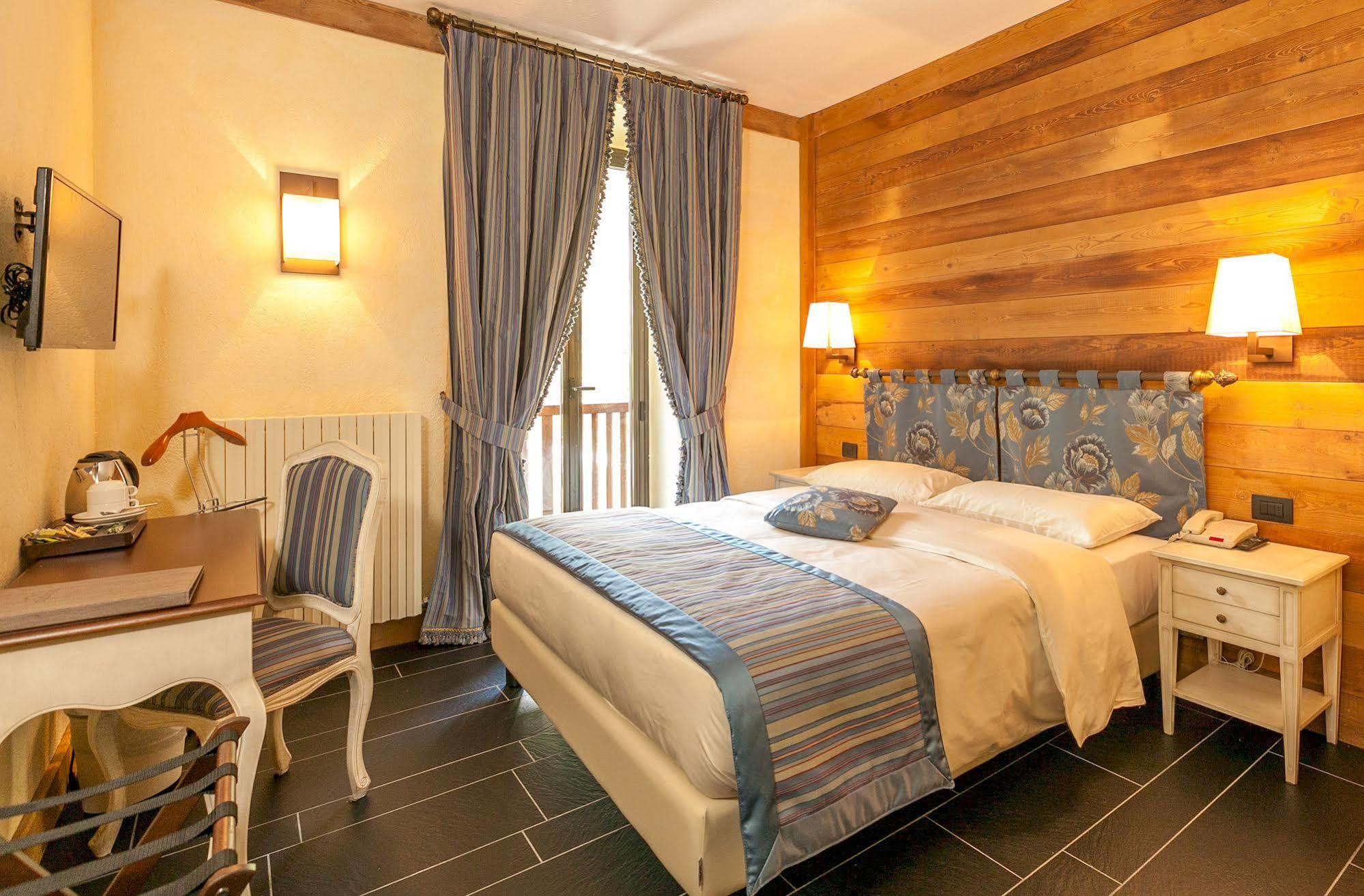 Hotel Lo Scoiattolo กูร์มาเยอร์ ภายนอก รูปภาพ